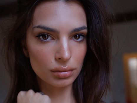 Ратаковски снялась полностью голой