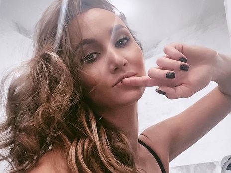 Ризатдинова показала упражнения на растяжку