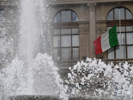 ﻿Приспущені прапори та хвилина мовчання. В Італії вшанували пам'ять жертв епідемії. Фоторепортаж
