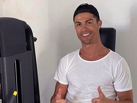 Роналду поделился домашним снимком с младшими детьми