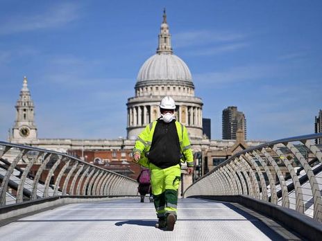 Британия планирует тестировать по 25 тыс. человек в день на COVID-19