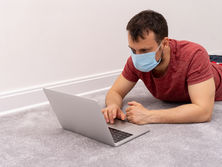 Что делать, если деньги кончатся, а карантин – нет? Отвечают владельцы пиццерий и турагентств, программисты, продюсеры, певцы и художники