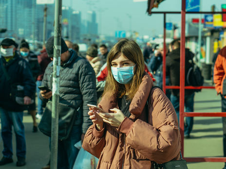 Украинцев могут обязать носить маску на улице с 6 апреля