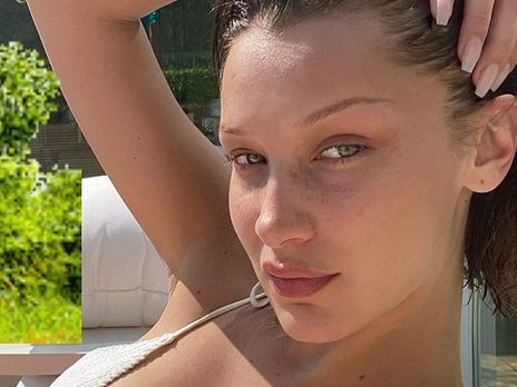 Хадид сделала фотосет без бюстгальтера