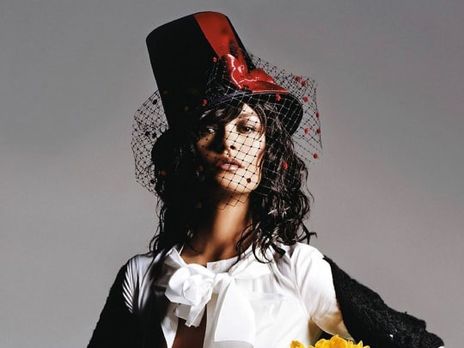 Зета-Джонс спела хит Маккартни