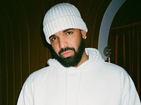 Дрейк впервые показал сына от бывшей порноактрисы