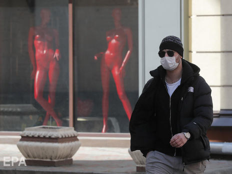 Без масок нельзя, больше двух не собираться, в парки-скверы ни ногой. Кабмин Украины ужесточил правила карантина. Список запретов