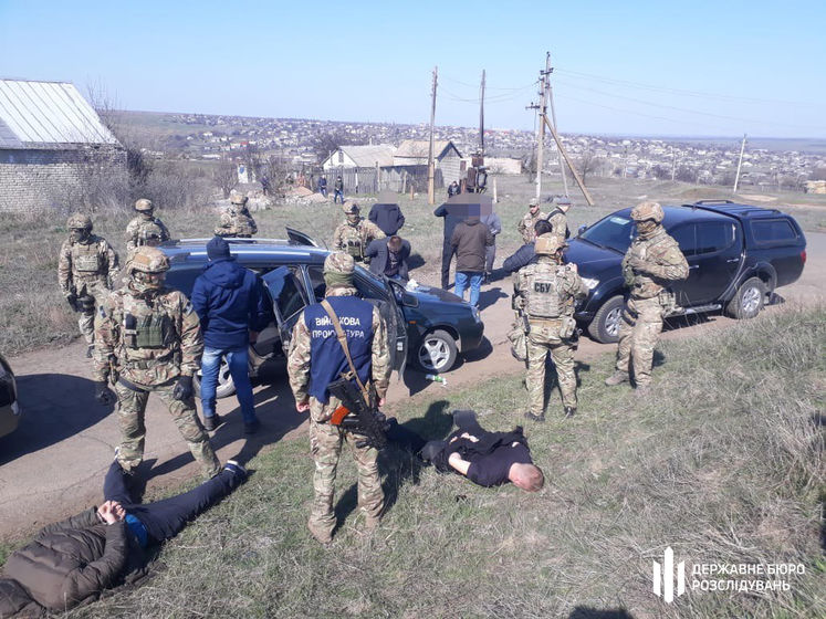 Подполковника СБУ задержали по подозрению в финансировании терроризма. Он пытался передать на оккупированный Донбасс 2,3 млн грн