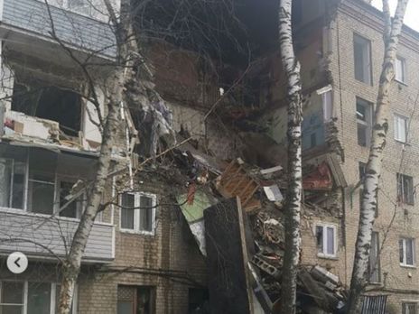 В Подмосковье из-за взрыва в пятиэтажке обрушился подъезд дома, СМИ пишут, что есть погибшие