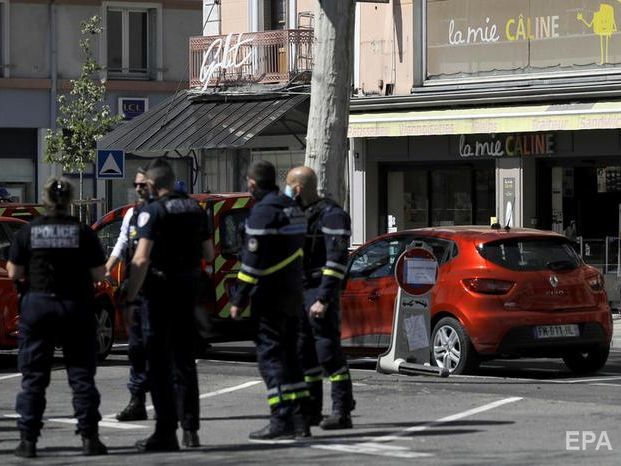 Во Франции мужчина с ножом напал на прохожих, есть погибшие и раненые