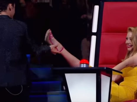 ﻿Балан погладив ногу Тіни Кароль в ефірі шоу 