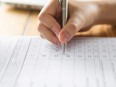 Более 50% украинцев поддерживают действия Зеленского в борьбе с коронавирусом