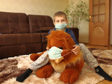 На карантине украинцы стали чаще смотреть фильмы и новости и выделяют больше времени на саморазвитие – опрос