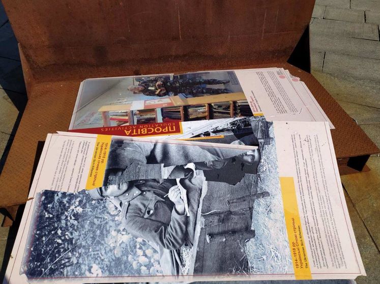 Музей Революции достоинства заявил, что вандалы разрушили фотовыставку на Майдане. В полиции сообщили, что ее сдуло ветром