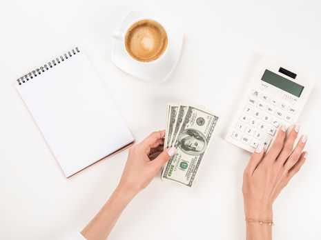 Гривна укрепилась по отношению к доллару и евро