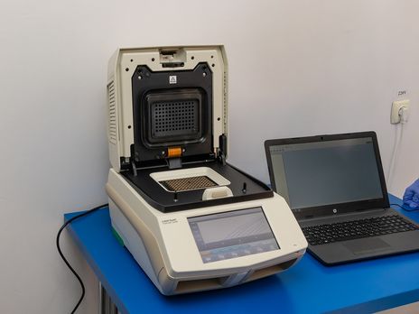 Корпорация АТБ привезла в Киев три системы для экспресс-диагностики COVID-19 мощностью 400 образцов в сутки