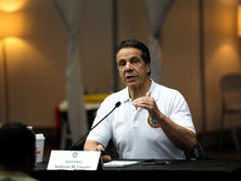 В Нью-Йорке резкий спад количества новых заболевших COVID-19, но суточные потери достигли максимума