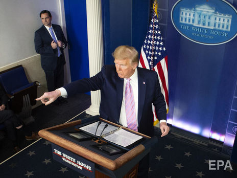 ﻿Reuters: Трампу подобаються брифінги стосовно коронавірусу. Його радники вважають, що президент знищує свій рейтинг