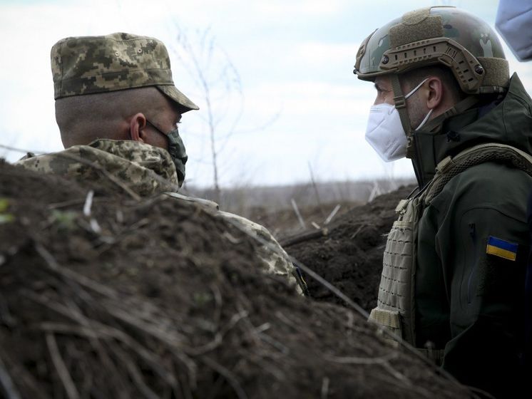 Боевики на Донбассе восемь раз открывали огонь по силам ООС, ранены трое украинских военных