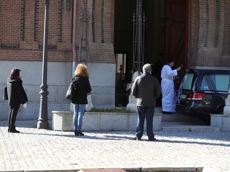 Коронавирус в Испании. За сутки умерло 619 человек, смертность составляет 10%