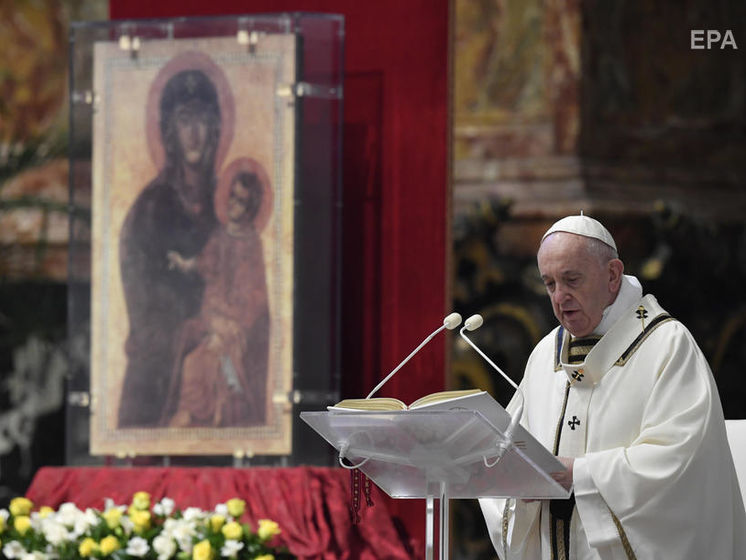 Послание "Граду и миру". Папа римский призвал ослабить санкции во время пандемии, а также вспомнил об Украине