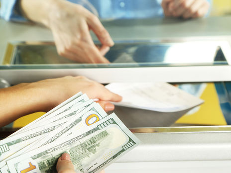 Гривна чуть укрепилась к доллару и евро