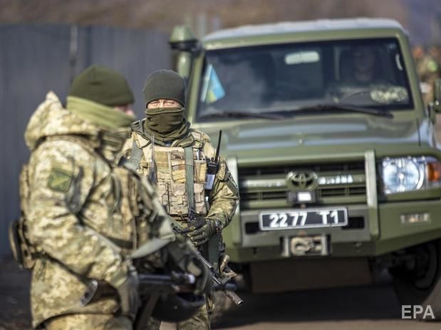 Боевики на Донбассе трижды обстреляли позиции украинских военных, один боец погиб, еще один ранен