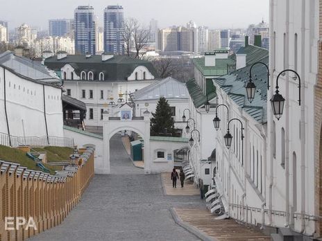 В Киево-Печерской лавре за сутки выявили COVID-19 у 63 человек, общее число заболевших там превысило 90