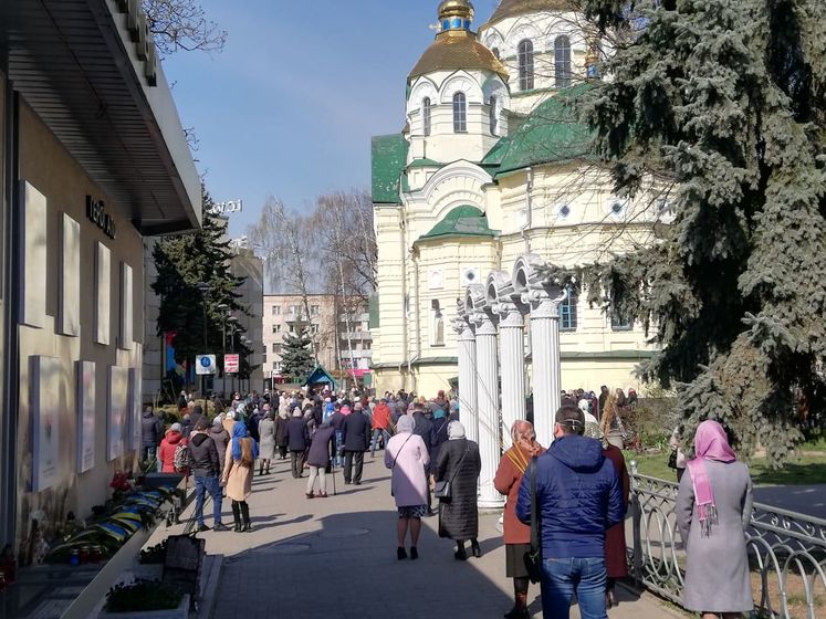 ﻿Учора в Україні у храми прийшло приблизно 126 тис. вірян, рік тому було 3 млн – Офіс президента