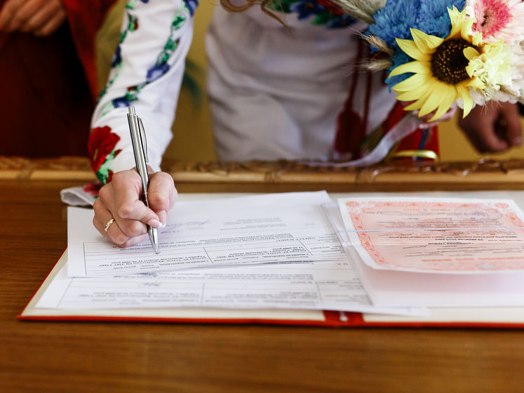 В Крыму из-за коронавируса перестали регистрировать браки и разводы