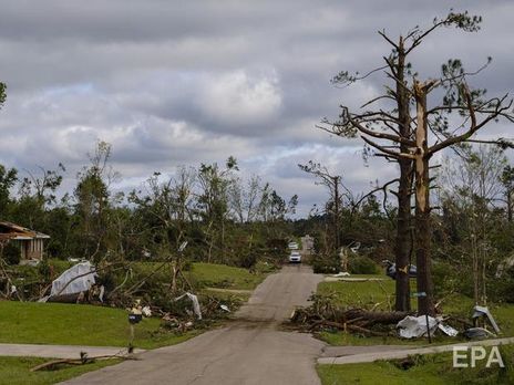 У південних штатах США сталася серія торнадо, 32 людини загинули. Фоторепортаж