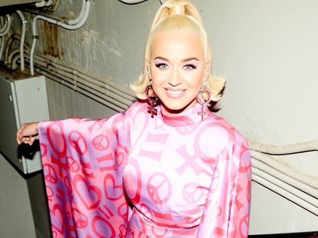 ﻿Вагітна Перрі знялася в костюмі великоднього кролика