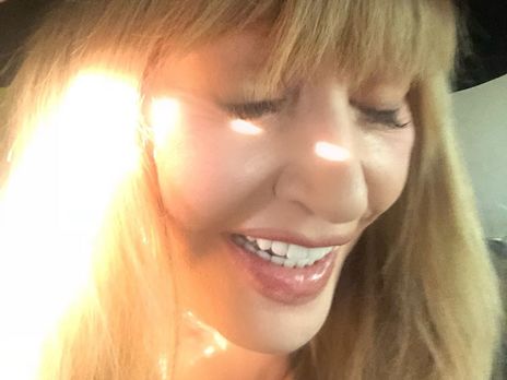 Галкин показал дефиле Пугачевой в платье с разрезом