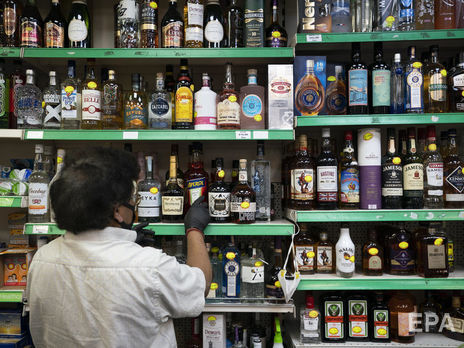 ВОЗ: Употребление алкоголя не защищает от COVID-19, но может привести к домашнему насилию