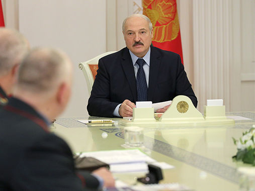 Лукашенко о коронавирусе: Для наркоманов и курцов – это хороший урок. Мы это видим по тяжелым заболеваниям пневмонией