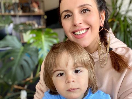 Джамала показала, как учит сына чувствовать ритм