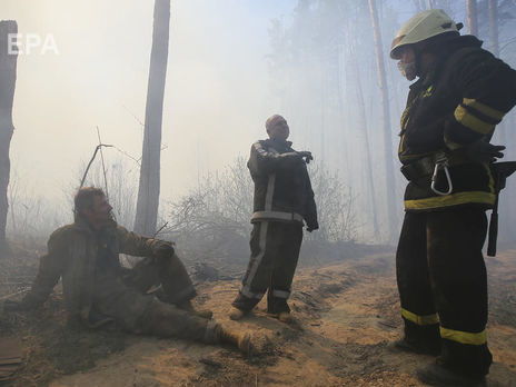 В Чернобыльской зоне продолжают тлеть пеньки и древесина. К тушению привлечена авиация