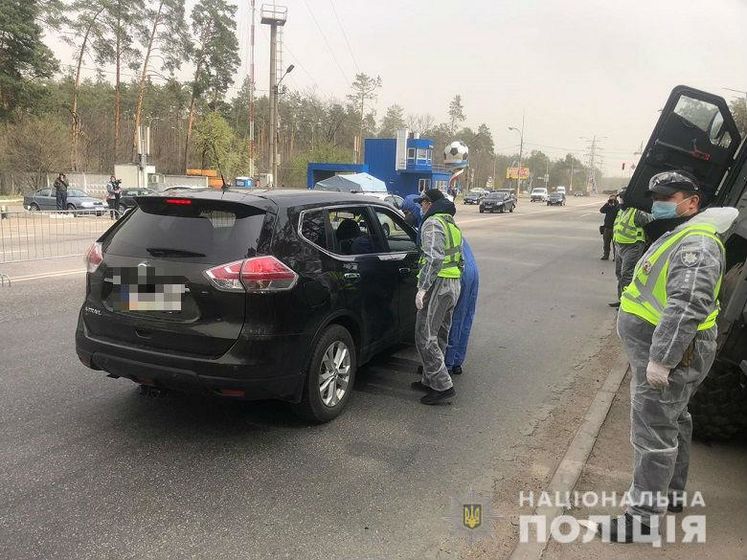 На части въездов в Киев образовались пробки из-за измерения температуры водителям и пассажирам