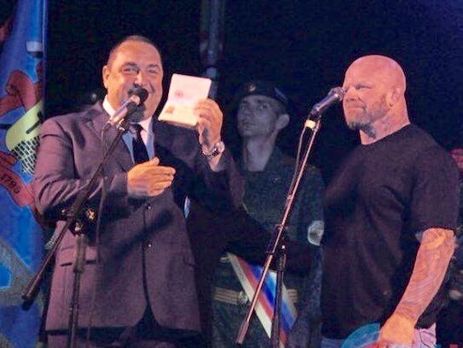 Плотницкий вручил бойцу ММА Монсону 