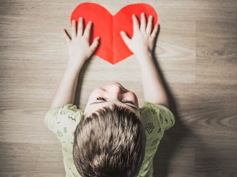 ﻿ЮНІСЕФ закликав уряд України підтримати 42 тис. дітей з інтернатів, яких повернули в сім'ї через епідемію COVID-19