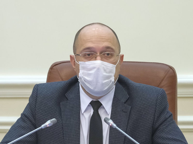 Коронавирус в Украине. Шмыгаль призвал врачей сообщать обо всех случаях задержки зарплаты