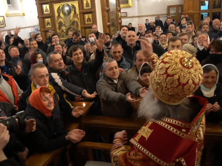 В трех украинских лаврах фиксировали нарушения карантина во время пасхальных богослужений