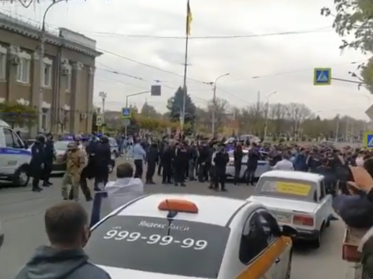 Во Владикавказе сотни людей протестовали против самоизоляции