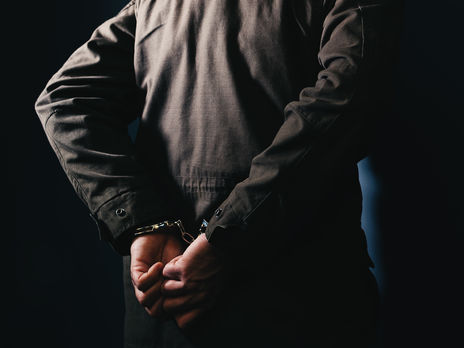 В Киеве мужчина из окна стрелял по прохожим