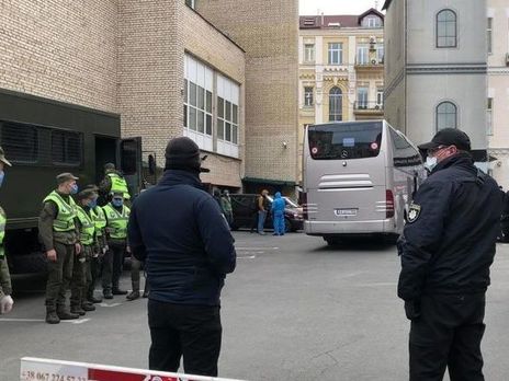 Не нарушали карантин. Суд оправдал сбежавших с обсервации пассажиров рейса с Бали