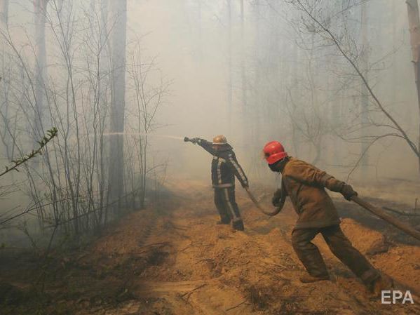 ﻿Пожежа в Чорнобильській зоні. Рятувальники не можуть дістатися до найскладнішого осередку загоряння