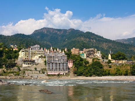 ﻿Туристи з України та ще чотирьох країн майже місяць жили в печері в Індії через карантин