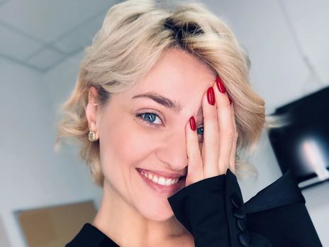 Беременная Кекелия засветила грудь на фото