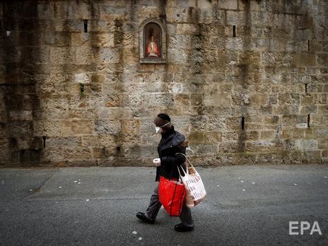 ﻿В Іспанії продовжили надзвичайний стан, хоча добова смертність від коронавірусу падає