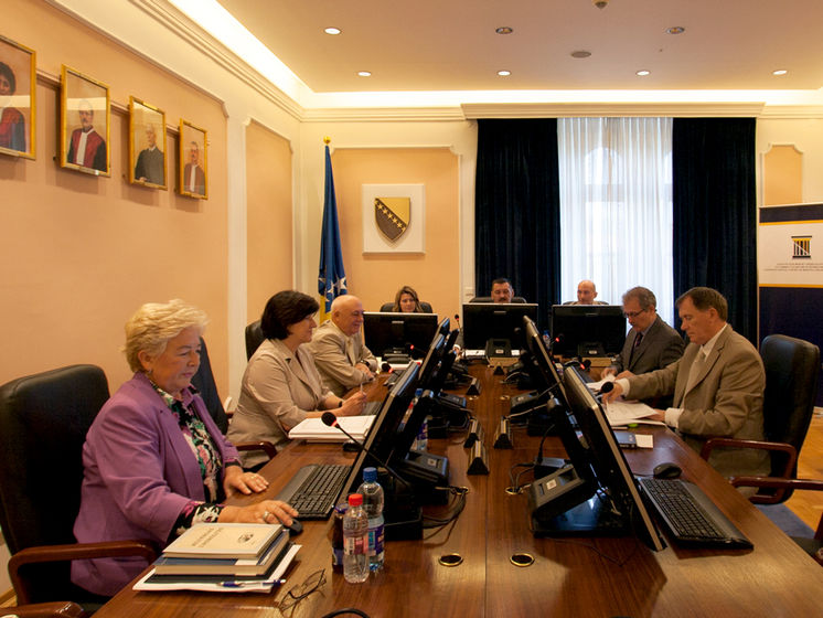В Боснии и Герцеговине суд признал неконституционным запрет выходить на улицу во время карантина